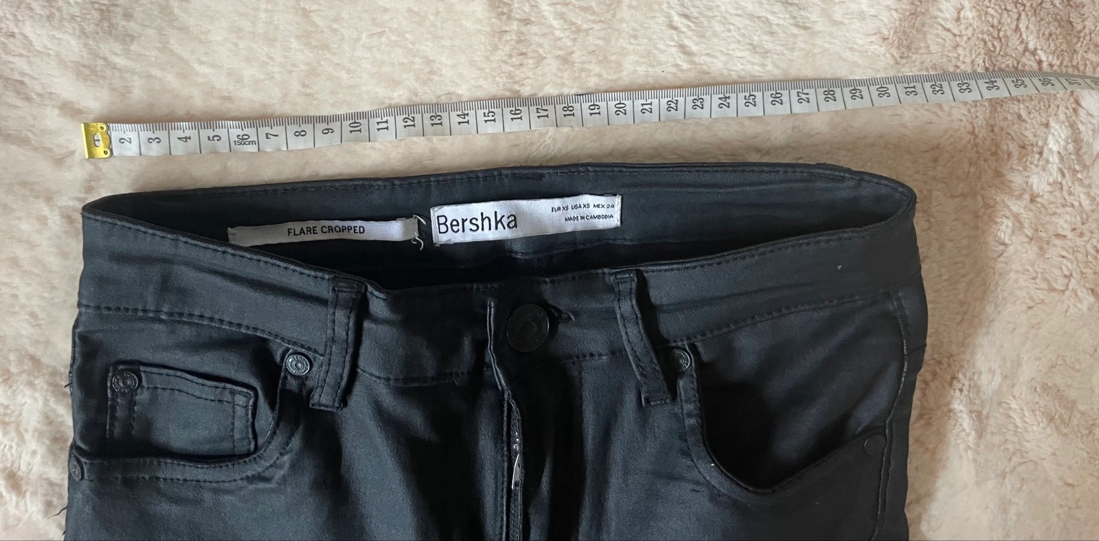 Zwarte Bershka kunstleren flare cropped broek – photo 6